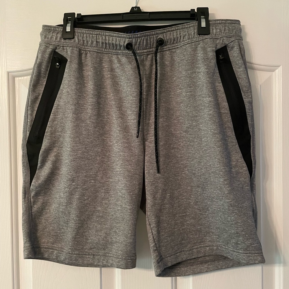 Men’s American Eagle active flex shorts, M